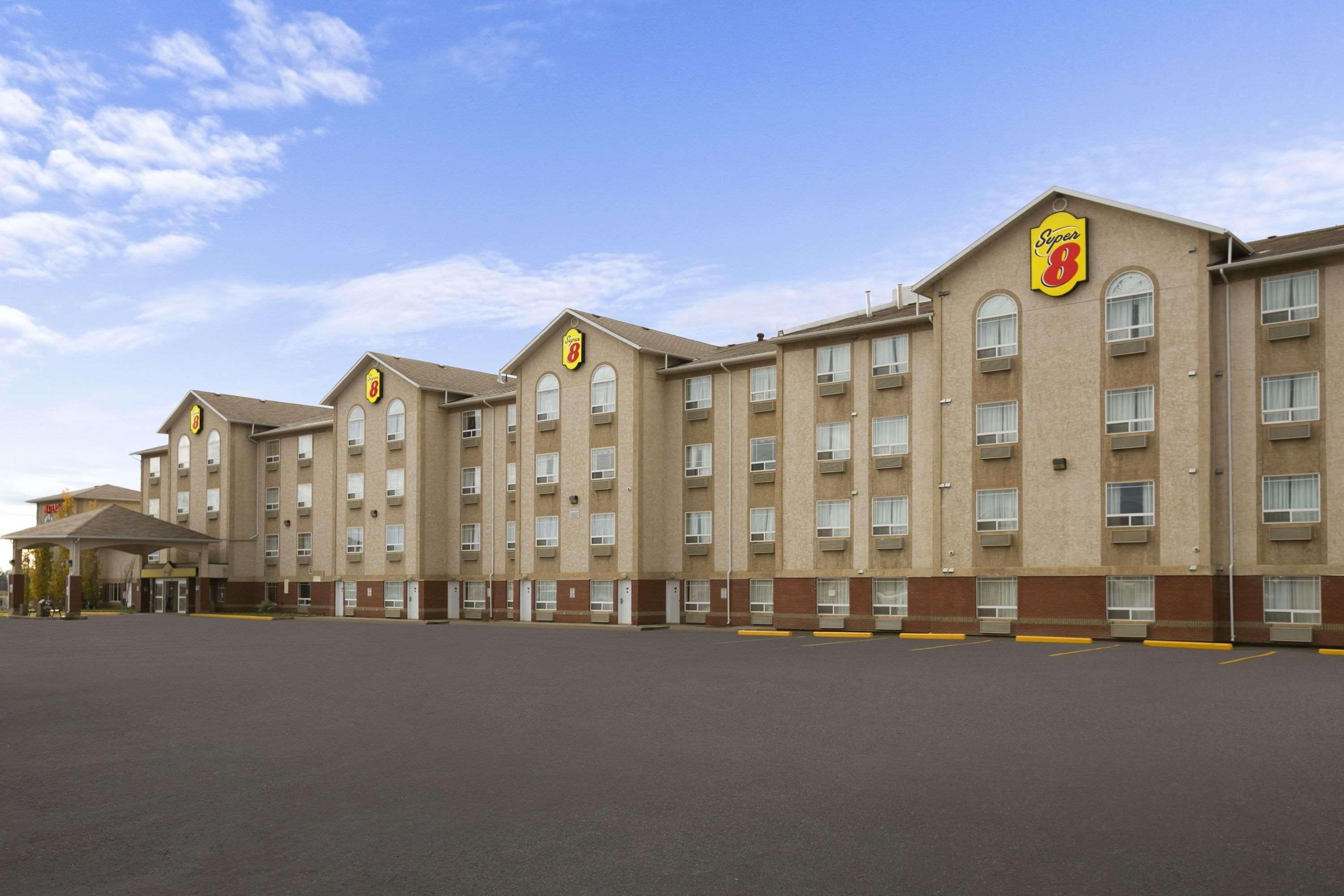 Super 8 By Wyndham Fort Nelson Bc Exteriér fotografie